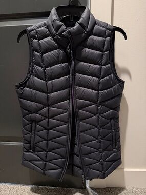 Tangerine Quilted Puffer Vest in Black